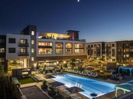 Luxury Condos at Anton Menlo w Pool & Amenities, hotel v destinaci Menlo Park