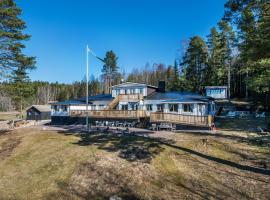 Kolmårdsgården B&B, B&B di Kolmården
