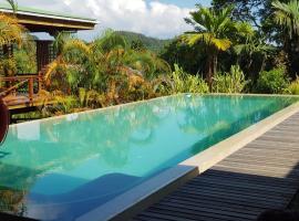 Waterfall Accomodation, hotel perto de Sauzier Waterfall, Port Glaud