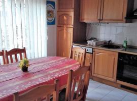 Holiday home in Balatonföldvar 36529, hôtel à Balatonföldvár