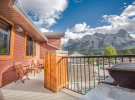 RidgeView Loft - Top Floor 2 Bed 2 Bath, Amazing Views, hotel in Canmore