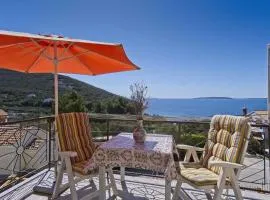 Apartment near Martinscica Catamaran Terminal in Mihojašcica