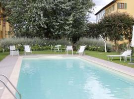 Apartment in Lucca/Toskana 23961, hotel ieftin din San Cassiano a Moriano