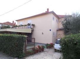 Apartment Zadar 33, מלון בSmirić