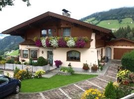 Apartment in Stummerberg/Zillertal 824, hotel sa parkingom u gradu Ahrnbach