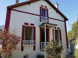THE WHITE & RED HOUSE, hotel en Meaux