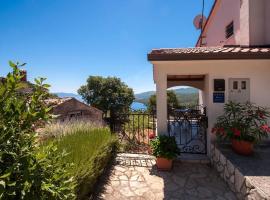 Peaceful apartment with beautiful sea view, family hotel in Rabac