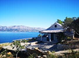 Vacation House, PARKING INCLUDED, Lovrecina, hotel dicht bij: Lovrećina-baai, Postira