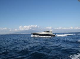 Gianetti 50' HT, alojamiento en un barco en Sorrento