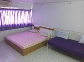 Room in Guest room - Chan Kim Don Mueang Guest House, free parking space and free Wifi