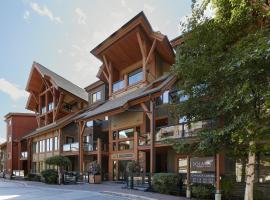 Star Suite -Luxurious condo with 3 fireplaces, and open Pool!, holiday home in Canmore