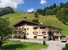 Pension & Ferienwohnungen Haus Edelweiß, hotel in Holzgau