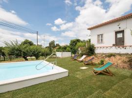 Avó Rosa Guesthouse, hotel con parking en São João da Ribeira