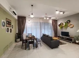 POOLVIEW Geniehome 3BR Free100mbps and Carpark at Utropolis Shah Alam