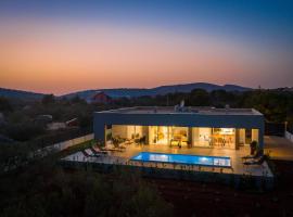 Villa Millennium, vacation home in Jezera