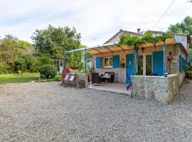 Modern holiday home with private pool, viešbutis mieste Lambeskas