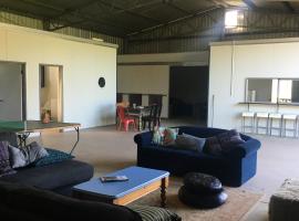 Something Different - Shedstay, hotel v destinaci Donnybrook