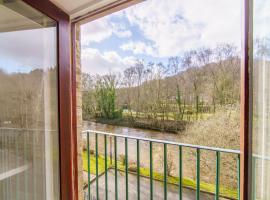 Luxury Riverside Central With Parking - Video Tour, hotel v destinácii Bingley