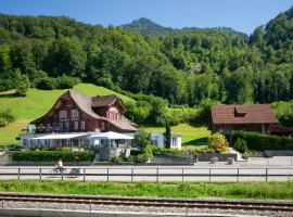 Landgasthof Zollhaus, hotel v destinaci Sachseln