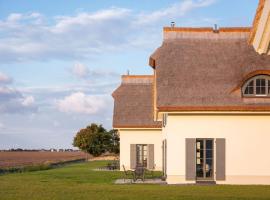 Reetland am Meer - Premium Reetdachvilla mit 2 Schlafzimmern, Sauna und Kamin E04, hotel u gradu Dranske