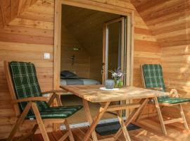 Glamping Kranjc, готель у місті Кобарід