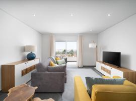 Modern Stylish 2 Bedroom Apartment, Close to Amenities, Cabanas, holiday rental in Cabanas de Tavira
