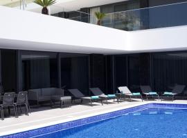 Viesnīca Luxury Villa Aleana Portimaunā, netālu no apskates objekta pludmale Praia do Alemão