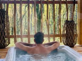 Cabane Perchée Spa Dordogne La Ferme de Sirguet, feriebolig i Monsac