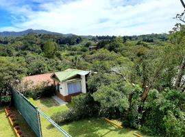 Cecropia Paradise, Monteverde, hotel con estacionamiento en Monteverde