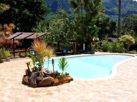 Eco Lodge Village Temanoha, penzion v destinaci Paopao