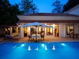 La Bougainvillea with BBQ Grill at Porvorim by StayVista, villa í Sinquerim