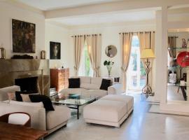 Garden Mansion in Historic Centre 4 by Lisbonne Collection, hotel in Lisbon