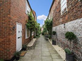 얌에 위치한 홀리데이 홈 The Mews Cottage, with parking, Yarm