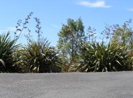 2 Views at Tasman: Tasman şehrinde bir otel