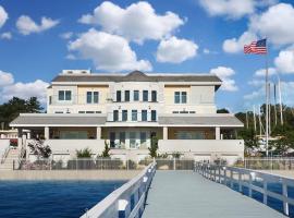 Fathoms Hotel & Marina: Port Washington şehrinde bir otel