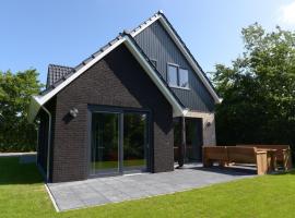 Beautiful villa, Den Burg Texel, hotel v destinaci Westermient