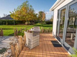Chalet Sea Rocks with view and garden – dom wakacyjny w mieście Goedereede