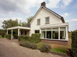 Majestic, large holiday home near Leende, detached and located between meadows and forests