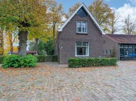 Cozy Holiday Home by the Canal in Dwingeloo, loma-asunto kohteessa Dwingeloo