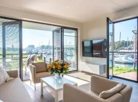 Tasteful apartment with marina view