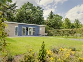 Nice chalet with garden, on the edge of the forest, hytte i Rijssen