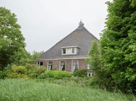 Modern Farmhouse in Molkwerum near the Lake, casa o chalet en Molkwerum