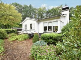 Lovely holiday home in Rijssen Holten with garden, holiday home in Holten