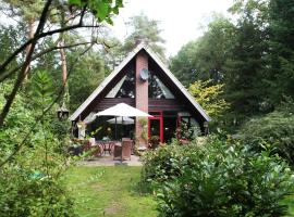 Spacious Holiday Home in Eersel with Open Fire, medencével rendelkező hotel Eerselben