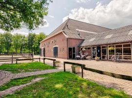 Restful Holiday Home with a Private Terrace and hottub, hotel in Veendam