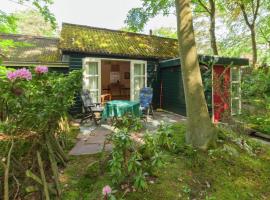 In the middle of the Gooise landscape, cabana o cottage a Huizen