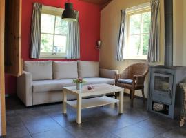 Cozy vacation home with terrace, günstiges Hotel in Lage Zwaluwe