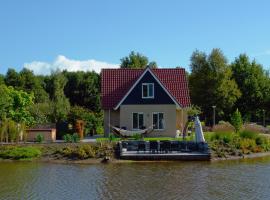 Spacious Holiday Home with Swimming Pool near Sea in Vodnjan, vakantiehuis in Westerbork