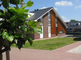 Cozy house with dishwasher, not far from Amsterdam, feriebolig i Uitgeest