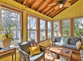 High-End Canalfront Paradise with Dock and Kayaks!, villa in Kill Devil Hills